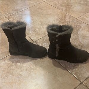 Minnetonka Black and Gray Fur-Lined Winter Boots